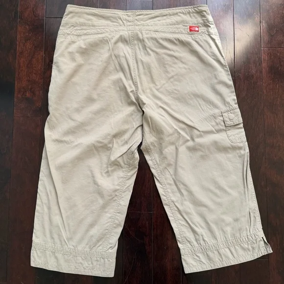 The North Face Women's Cargo Capri Shorts Size 10 Beige/Khaki Hiking Outdoor - Picture 5 of 8